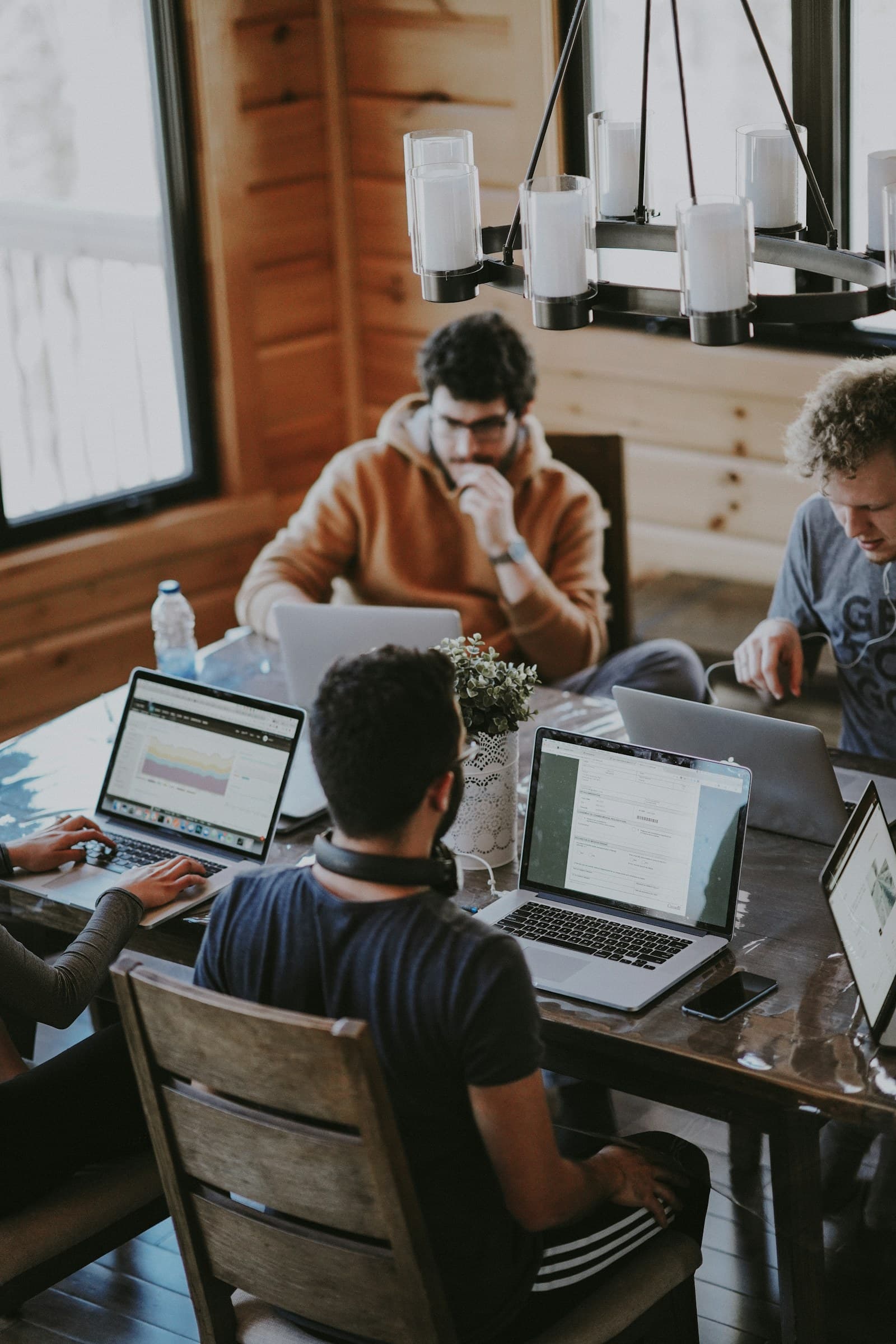 Des indépendants au travail dans l'espace de coworking OmniSpace